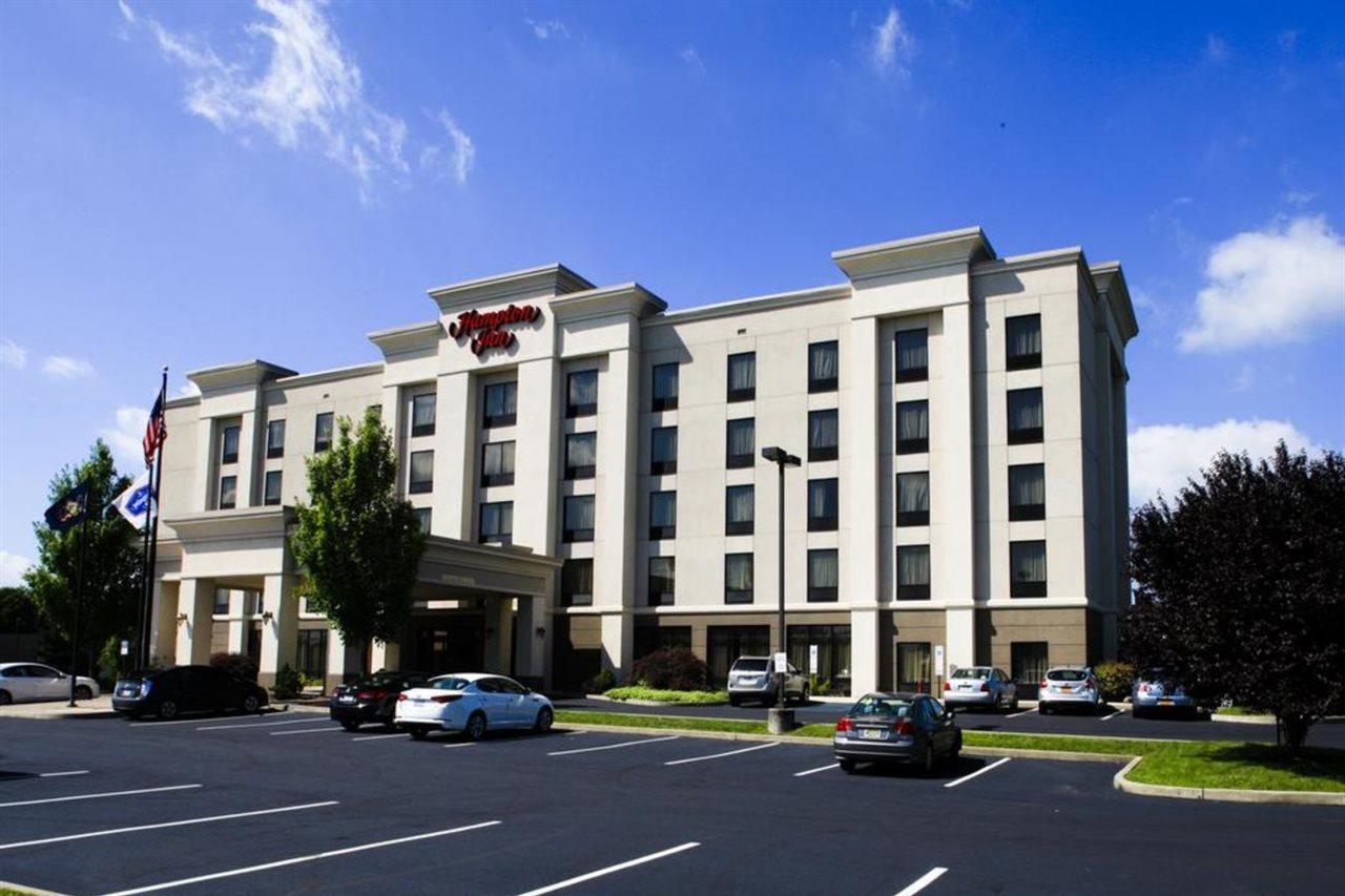 Hampton Inn Истон Экстерьер фото