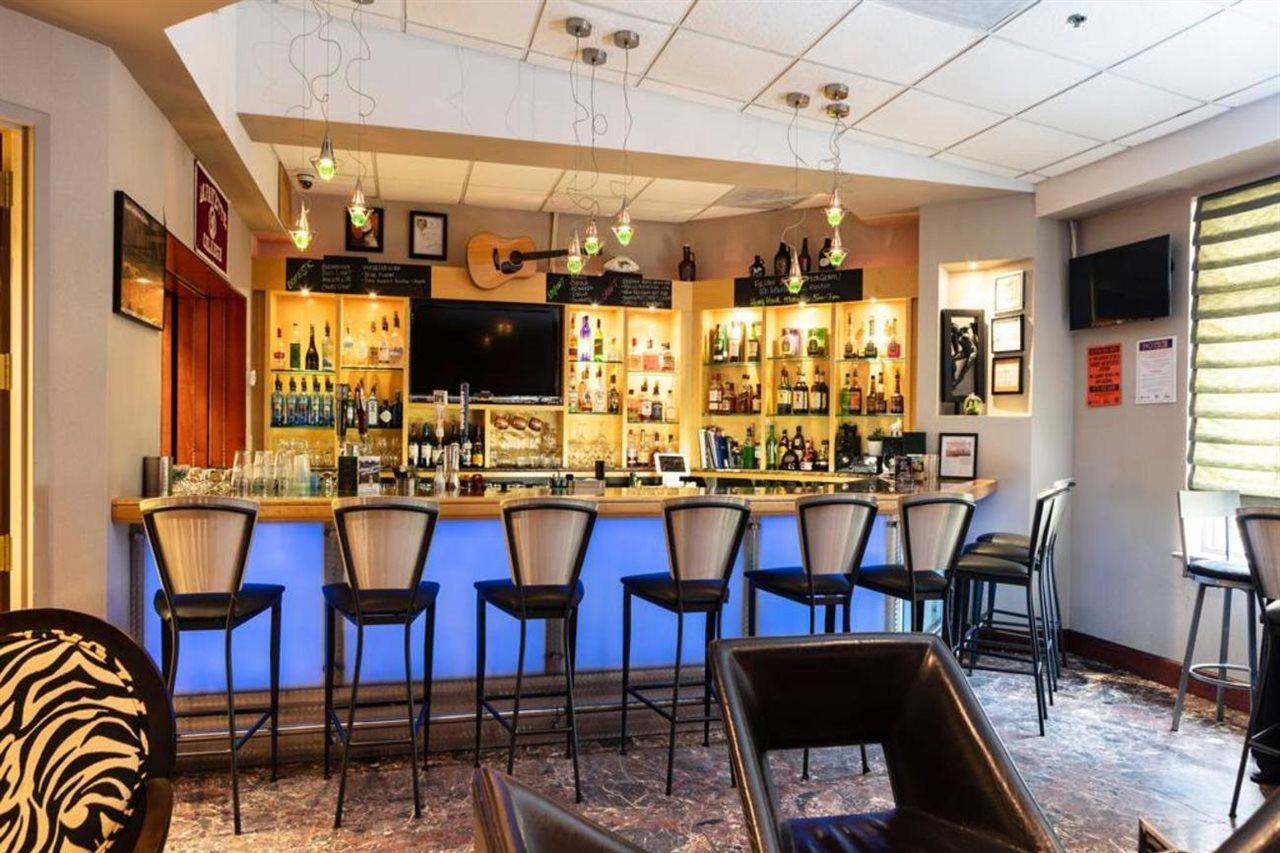 Hampton Inn Истон Экстерьер фото
