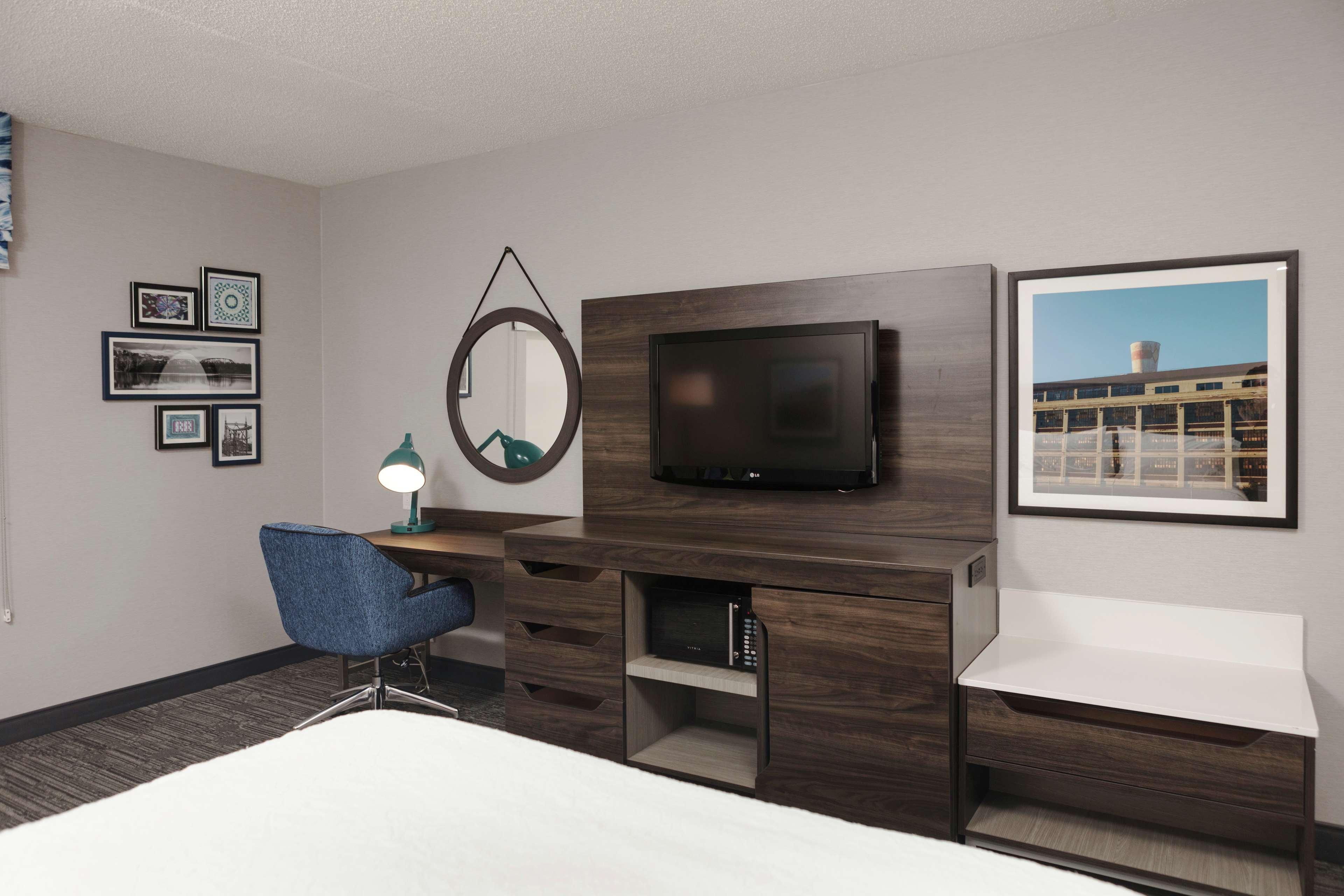 Hampton Inn Истон Экстерьер фото
