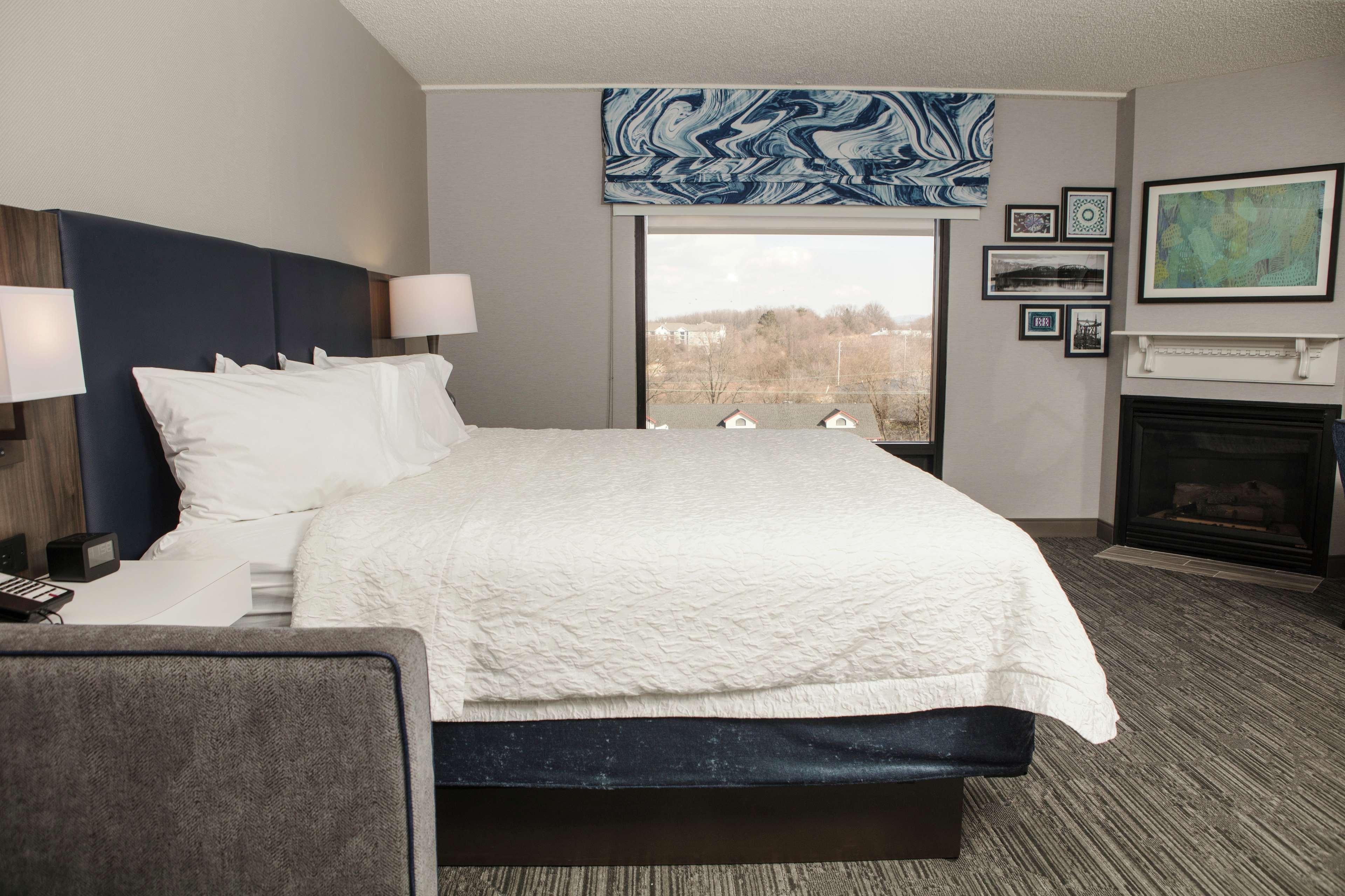 Hampton Inn Истон Экстерьер фото