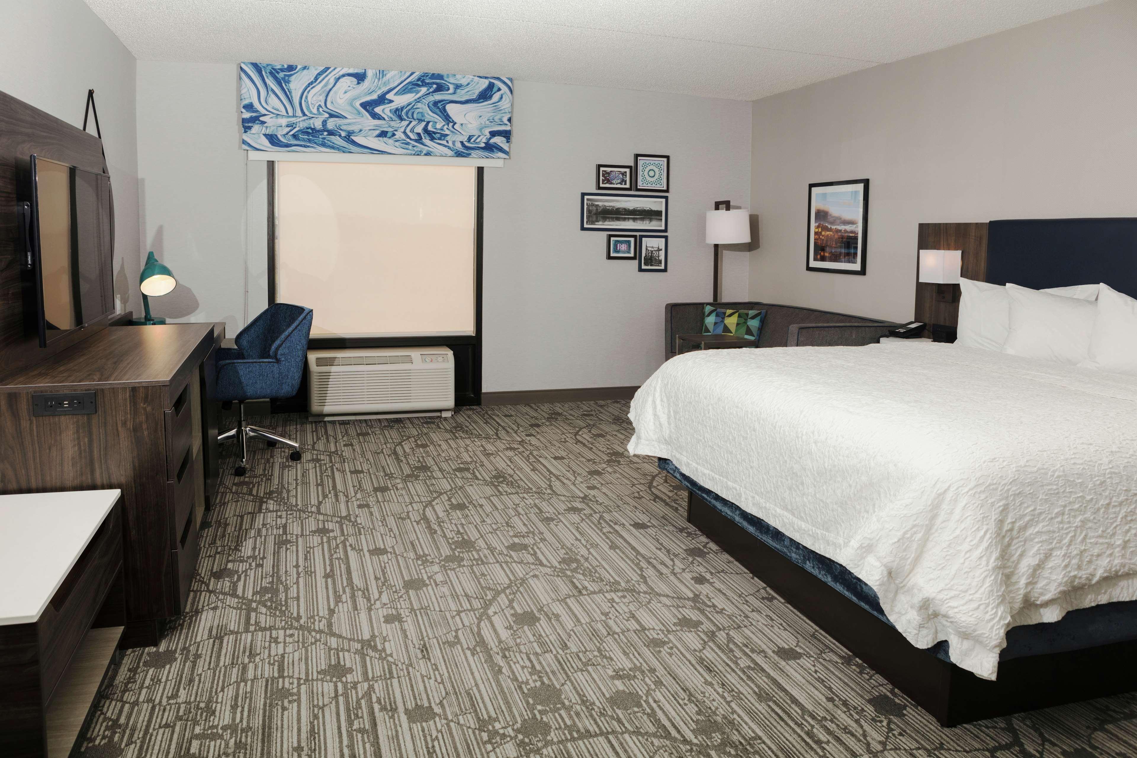 Hampton Inn Истон Экстерьер фото