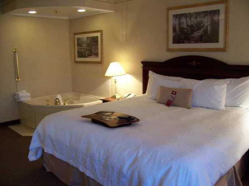 Hampton Inn Истон Номер фото